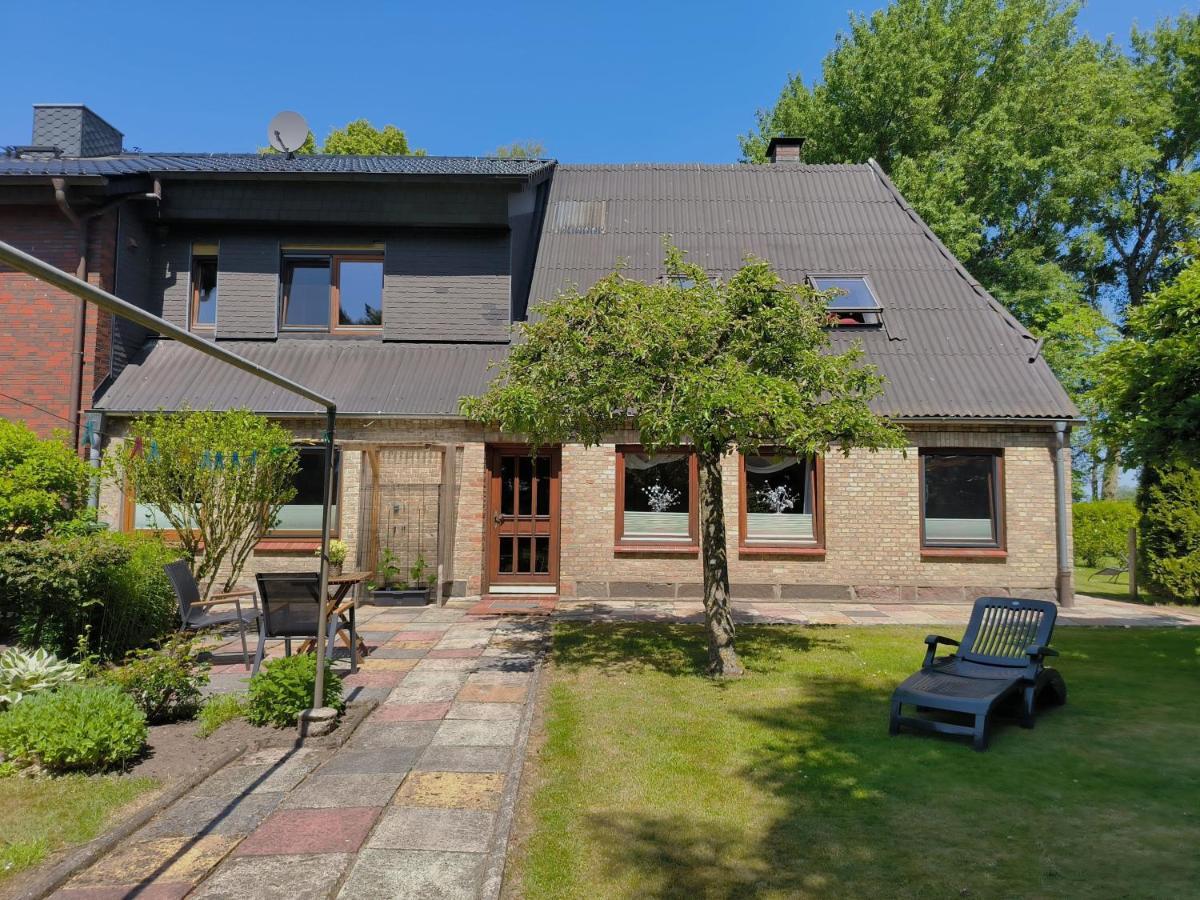 Ferienwohnung Zwischen Den Meeren - Schoene Und Gemuetliche Fewo Mit Garten Dorpstedt Exterior foto